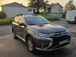 Brun Begagnad 2016 Mitsubishi Outlander P-HEV SUV | 127 000 kr (Marknadspris)