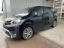 Svart Begagnad 2020 Toyota Proace Van | 259 900 kr (Marknadspris)