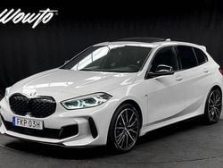 Vit (alpinvit) Begagnad 2021 BMW M135 M Performance Halvkombi | 389 800 kr (Marknadspris)