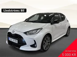 Vit Ny 2024 Toyota Yaris Hybrid Style Halvkombi | 279 000 kr (Marknadspris)