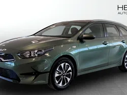 Grön (green) Ny 2025 Kia Ceed Sportswagon 2 Kombi | 254 656 kr (Marknadspris)