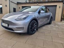 Quicksilver Begagnad 2024 Tesla Model Y Performance SUV | 479 000 kr (Marknadspris)