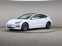 Vit Begagnad 2022 Tesla Model 3 Standard Range Sedan | 315 000 kr (Marknadspris)
