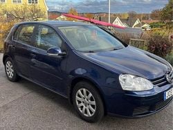 Blå Begagnad 2009 VW Golf Halvkombi | 45 000 kr (Bra pris)