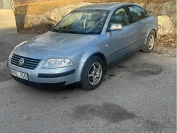 Blå Begagnad 2003 VW Passat Trendline Sedan | 13 900 kr (Marknadspris)