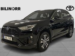 Svart Begagnad 2021 Toyota RAV4 Hybrid SUV | 359 900 kr (Marknadspris)