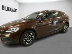 Brun Begagnad 2017 Volvo V40 CC Kombi | 239 900 kr (Marknadspris)