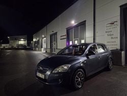 Grå Begagnad 2008 Kia Ceed Halvkombi | 36 900 kr (Marknadspris)