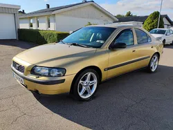 Gul Begagnad 2002 Volvo S60 Sedan | 25 500 kr (Marknadspris)