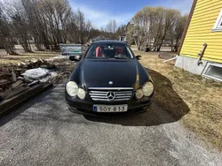 Svart Begagnad 2002 Mercedes C230 AMG Sportkupé | 50 000 kr