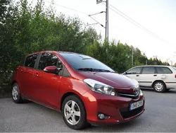 Röd Begagnad 2014 Toyota Yaris Edition Halvkombi | 120 000 kr (Lite dyr)