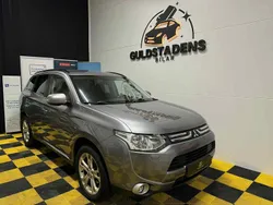 Grå Begagnad 2013 Mitsubishi Outlander Comfort Edition SUV | 89 900 kr (Marknadspris)
