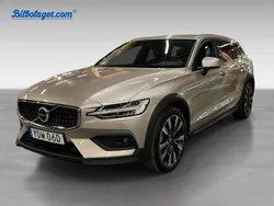 Grå Begagnad 2024 Volvo V60 CC Plus Kombi | 463 900 kr (Marknadspris)