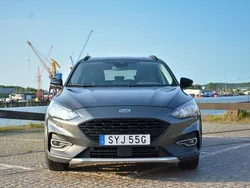 Grå Begagnad 2019 Ford Focus Active Halvkombi | 159 000 kr (Marknadspris)