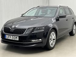 Svart Begagnad 2019 Skoda Octavia Style Kombi | 132 250 kr (Marknadspris)