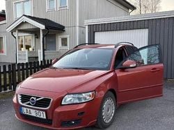Röd Begagnad 2011 Volvo V50 Momentum Kombi | 60 000 kr (Marknadspris)