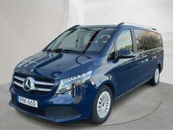 Blå Begagnad 2023 Mercedes V220 Minibuss | 499 000 kr