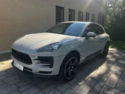 Grå Begagnad 2021 Porsche Macan SUV | 499 900 kr (Marknadspris)