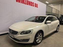 Vit Begagnad 2014 Volvo V60 Summum Kombi | 149 900 kr (Marknadspris)