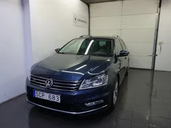 Mörkblå (blå) Begagnad 2013 VW Passat R-line Kombi | 84 900 kr (Marknadspris)