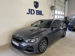Grå Begagnad 2020 BMW 330e M Sport Sedan | 369 800 kr (Marknadspris)