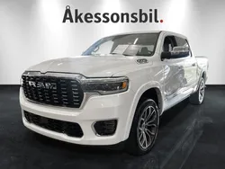 Vit Ny 2025 RAM 1500 Pickup | 1 368 750 kr (Marknadspris)