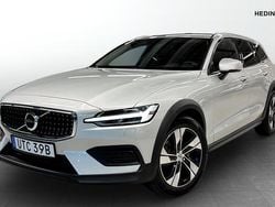 Vit (beige) Begagnad 2022 Volvo V60 CC Kombi | 349 900 kr (Superpris)