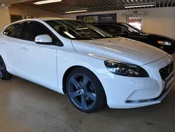 Vit Begagnad 2016 Volvo V40 Kinetic Kombi | 139 000 kr (Lite dyr)
