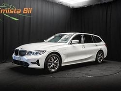 Vit Begagnad 2021 BMW 330e Shadowline Kombi | 318 900 kr (Bra pris)