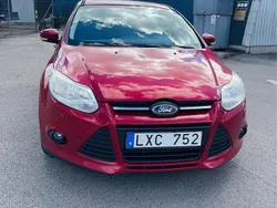 Röd Begagnad 2012 Ford Focus Trend Halvkombi | 46 900 kr (Marknadspris)