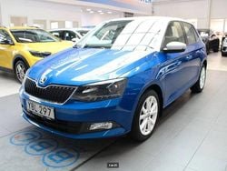 Blå metallic och vit Begagnad 2016 Skoda Fabia Halvkombi | 92 000 kr (Bra pris)