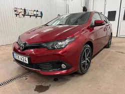 Röd Begagnad 2018 Toyota Auris Touring Sports Touch Kombi | 159 000 kr (Dyr)