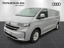 Grå (stone grey) Ny 2025 VW T7 Van | 542 900 kr (Superpris)