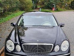 Svart Begagnad 2003 Mercedes E240 Avantgarde Sedan | 30 000 kr