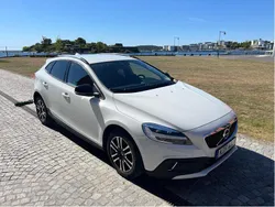 Vit Begagnad 2019 Volvo V40 CC Momentum Kombi | 219 000 kr (Marknadspris)