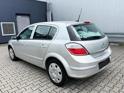 Svart Begagnad 2004 Opel Astra Enjoy Cab | 23 000 kr
