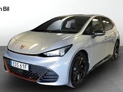 Silver (geyser silver metallic) Begagnad 2023 Cupra Born e-Boost Halvkombi | 379 900 kr (Lite dyr)