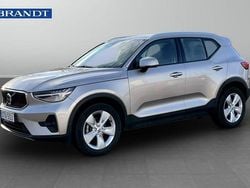 Grå Begagnad 2023 Volvo XC40 Core SUV | 279 900 kr (Marknadspris)