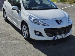 Vit Begagnad 2011 Peugeot 207 Halvkombi | 45 000 kr (Marknadspris)