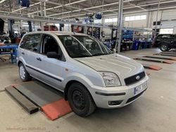 Silver Begagnad 2005 Ford Fusion Halvkombi | 5 001 kr