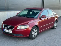 Röd Begagnad 2010 Volvo S40 Momentum Sedan | 54 900 kr (Marknadspris)