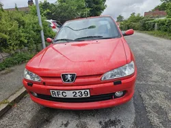 Röd Begagnad 2000 Peugeot 306 Halvkombi | 14 000 kr