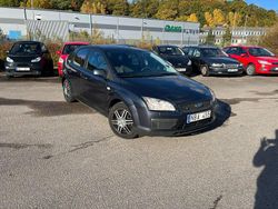 Grå Begagnad 2008 Ford Focus Halvkombi | 21 900 kr (Bra pris)