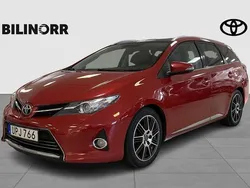 Mörkröd Begagnad 2014 Toyota Auris Touring Sports Executive Kombi | 75 000 kr (Superpris)