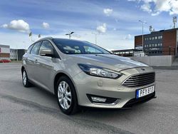 Grå Begagnad 2018 Ford Focus Titanium Kombi | 129 900 kr