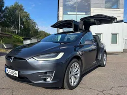 Grå Begagnad 2018 Tesla Model X Long Range SUV | 265 000 kr (Marknadspris)