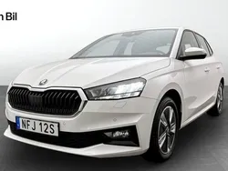 Vit Begagnad 2023 Skoda Fabia Comfort Halvkombi | 213 900 kr (Marknadspris)