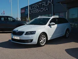 Vit Begagnad 2014 Skoda Octavia Business Line Kombi | 119 900 kr (Marknadspris)