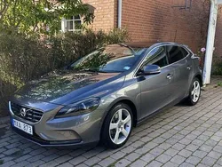 Grå Begagnad 2013 Volvo V40 Momentum Kombi | 109 900 kr (Marknadspris)
