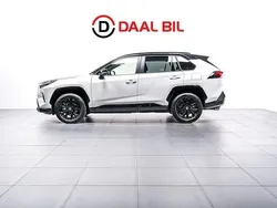 Vit Begagnad 2023 Toyota RAV4 Hybrid Style SUV | 418 700 kr (Marknadspris)